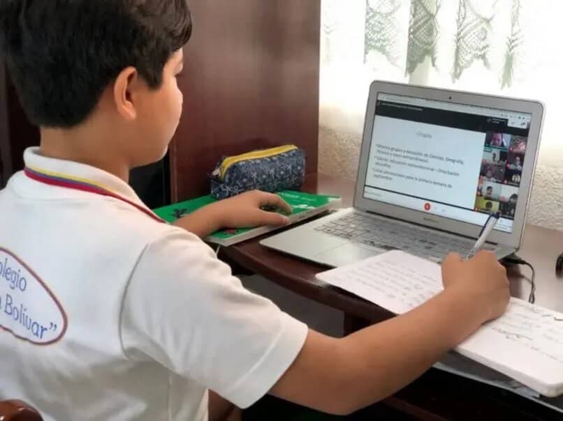 corrige la postura de tus hijos al usar la computadora