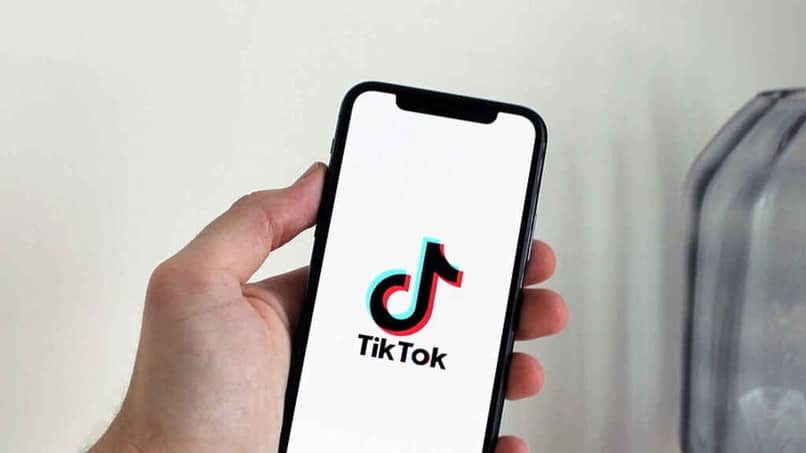 como colocar sticker en videos de tiktok