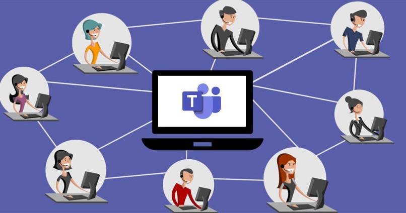 empleados comunicandose por teams