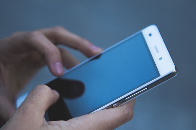 sostener telefono android