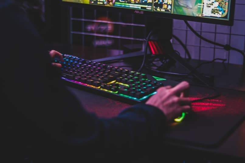 teclado rgb juegos en la computadora