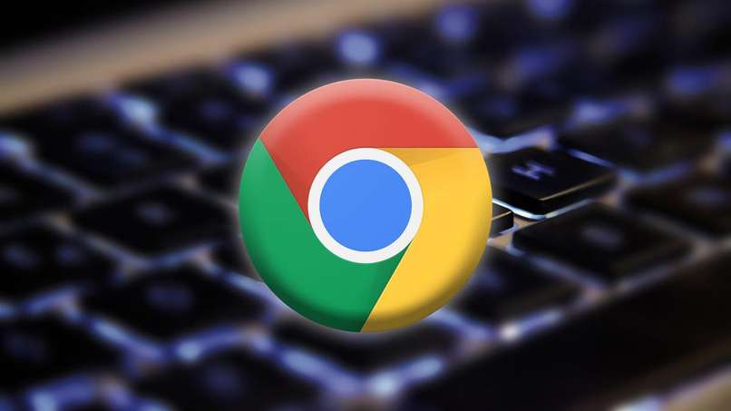 teclado de fondo con logo google chrome