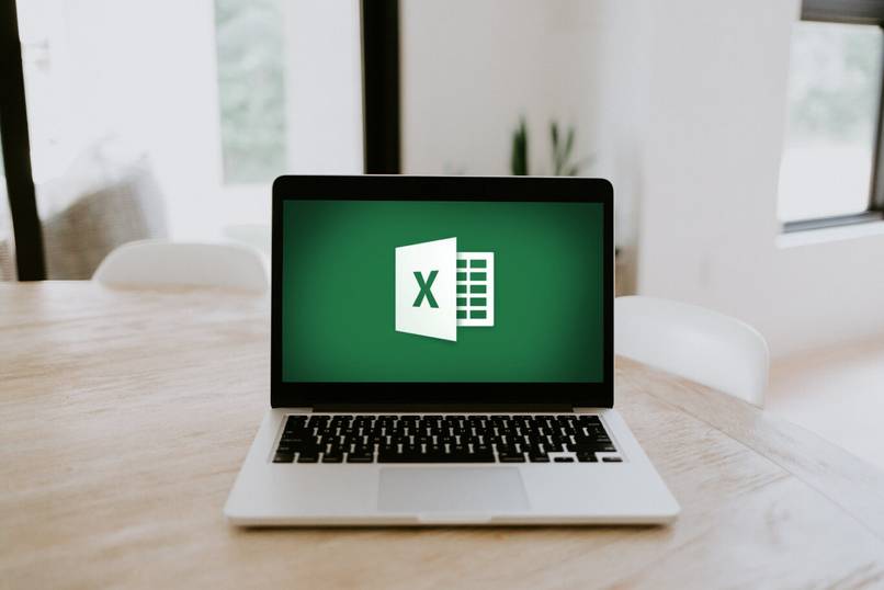 laptop con icono de excel