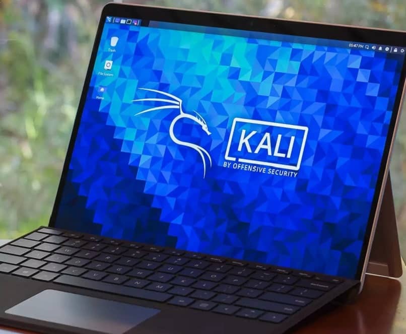 laptop con kali linux