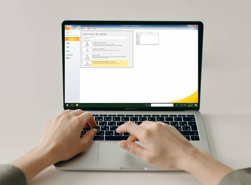 laptop con outlook sin opcion de respuesta automatica