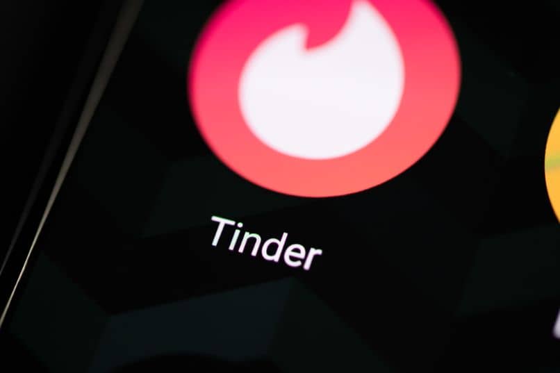 maneras para saber si alguien tiene una cuenta tinder plus