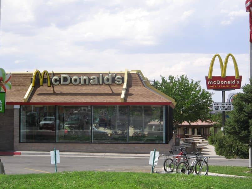 de que se trata mcdonalds y como surge el enorme establecimiento de la comida rapida