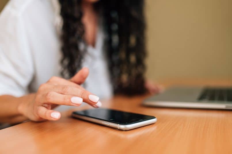 bajar automaticamente la musica al hacer una llamada