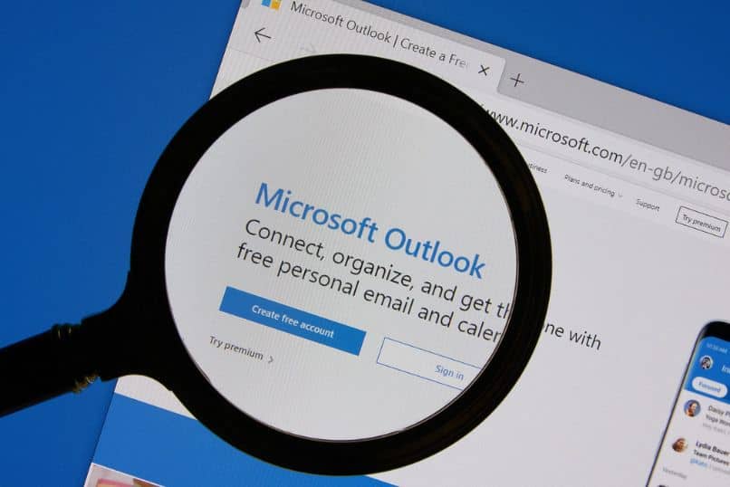 instrucciones para habilitar el modo oscuro en outlook