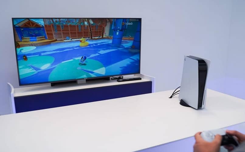 pantalla con consola ps5