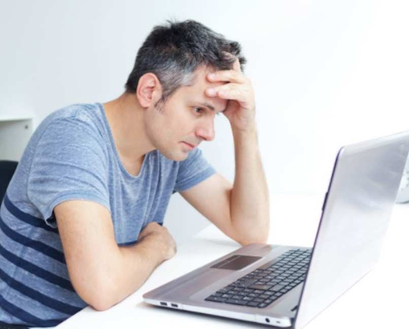 persona no tiene internet