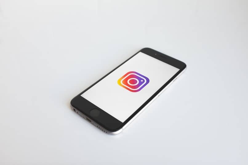 dispositivo movil instagram logo