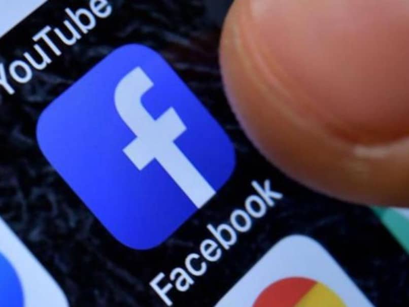 icono de app de facebook en el movil