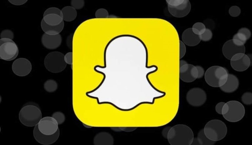 Logo de Snapchat en fondo negro