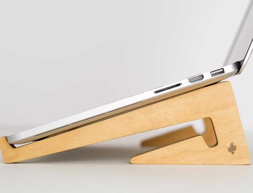 soporte de madera para laptop