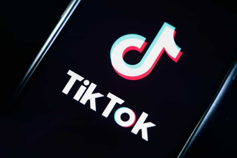 logo de tiktok en el movil