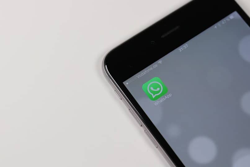 es posible volver a acceder a los mensajes de whatsapp si elimino la aplicacion o cambio de movil
